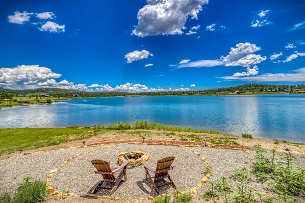 Outdoor seats to enjoy the wonderful view of Lake Hatcher