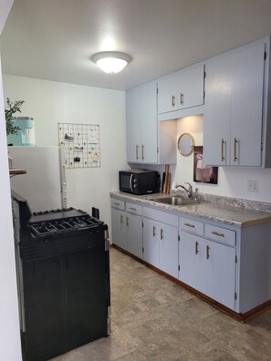 Full Kitchen 