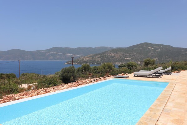 Exclusive Villa With Pool, Built In 2021, Stunning Sea View, Ionian Island Of Le - Grecia