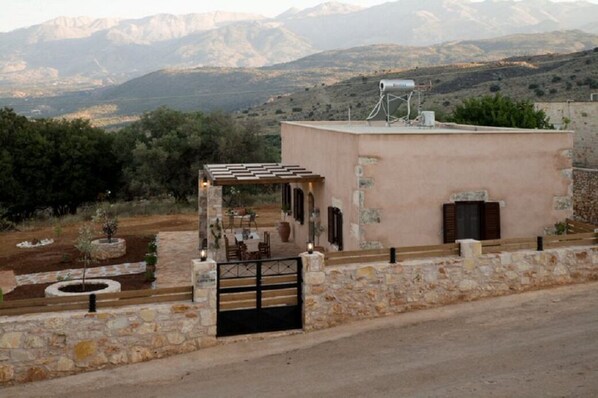 Iliopetra entrance