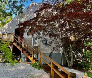 Welcome to Cape Cod Villa's beautiful facadade