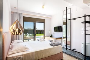 En suite with a Queen size double bed (1,80 x 2,00) bedroom