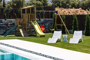 Table tennis is available to play while suntanning