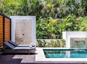 Private pool - Private pool