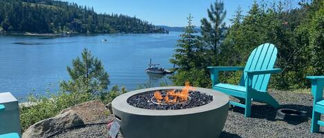 Take in the views with family & friends around a huge outdoor fire pit!