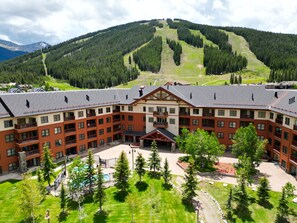 Copper Springs offers easy access to East Village slopes!