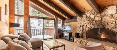 Living Room, Indoors, Room, Furniture, Building