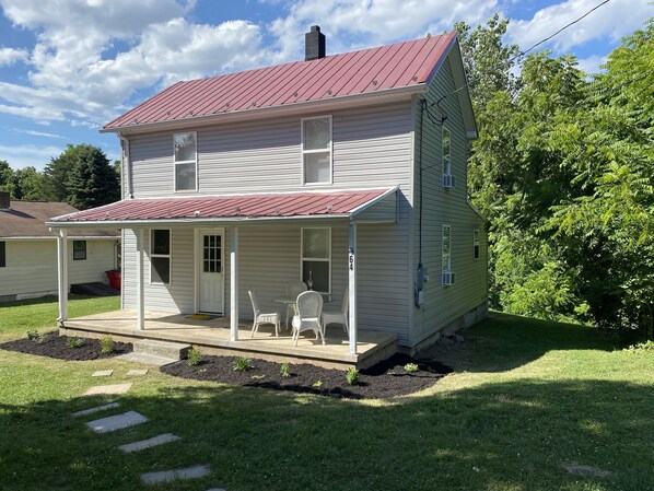 Blue Ridge Rest front porch, sitting area, faces gravel road and parking spot