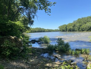 SHENANDOAH RIVER - and Potomac River not far. Plus Historic Harpers Ferry