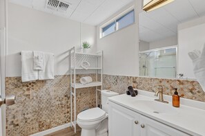 En-suite bathroom with shower attached to Bedroom 1. All the basic toiletries.