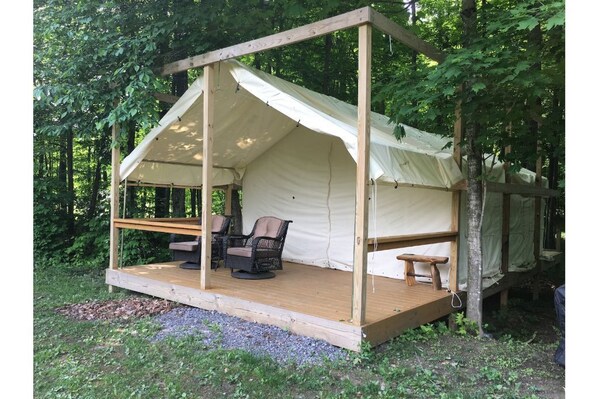 Exterior of the 15x20 Cana Tent and Breakfast safari platform tent. 