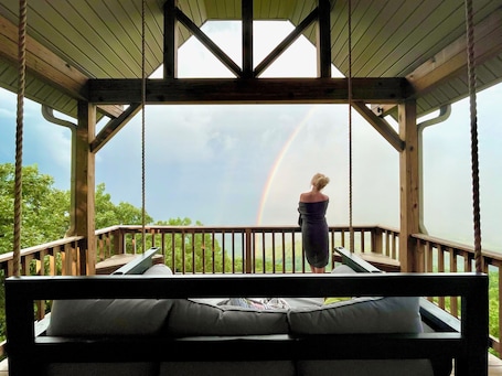 Top deck hanging daybed swing off Master with stunning views of Mt Nebo,