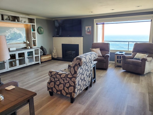 The living room has amazing ocean views! 