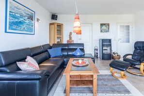 großzügige Couch Kamin