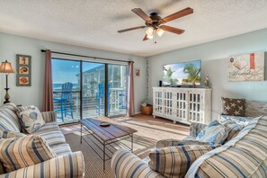 2nd Floor Living Area with Gulf views!