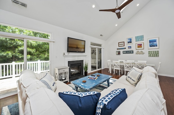 Gorgeous wide open living area