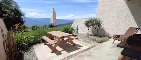 terrasse vue panoramique sur les montagnes