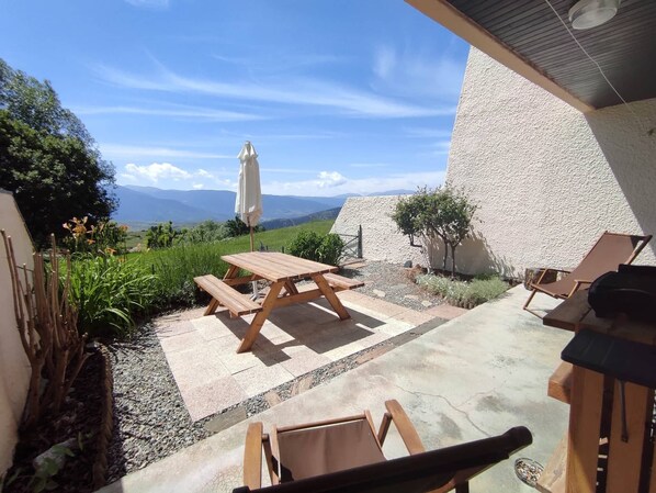 terrasse vue panoramique sur les montagnes