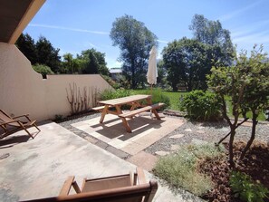 terrasse avec mobilier de jardin