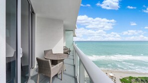 Ocean front 2 bed 15th floor Hollywood Miami (4776)