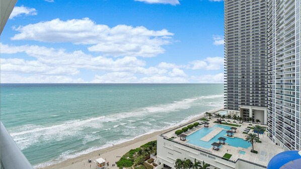 Ocean front 2 bed 15th floor Hollywood Miami (4777)