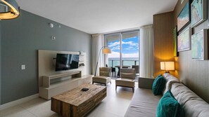 Ocean front 2 bed 15th floor Hollywood Miami (4752)