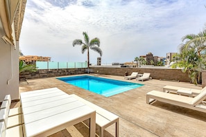 Huge private heated pool  / Terrace / Outside dining area / Middle floor