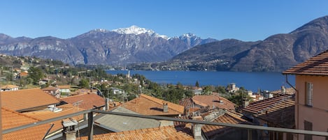 Blick auf den See vom Balkon des Schlafzimmers