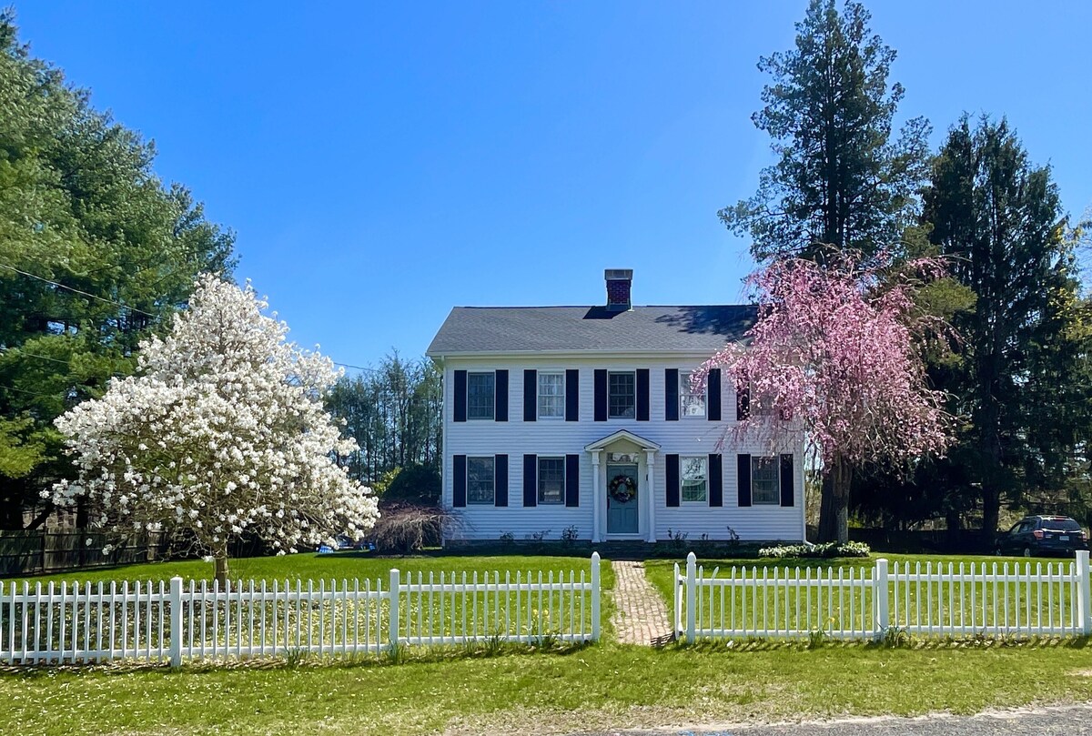 1860’s Colonial House Near Downtown and Beaches!