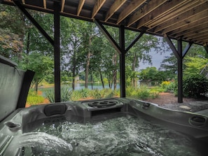 Bañera de hidromasaje al aire libre