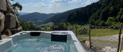 Bañera de hidromasaje al aire libre