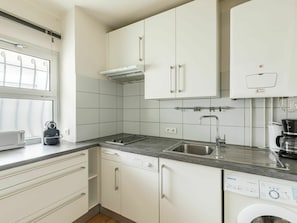 Cabinetry, Spüle, Zapfhahn, Countertop, Sinken, Eigentum, Weiss, Armatur, Herd, Küche