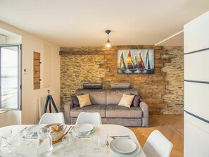 Table, Propriété, Meubles, Vaisselle, Canapé, Vaisselle, Chaise, Design Intérieur, Bois, Salon