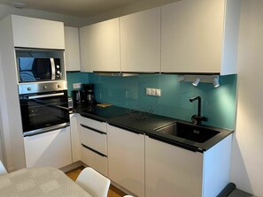 Comptoir, Cabinetry, Evier, Évier, Propriété, Robinet, Meubles, Cuisinière, Cuisine, Appareil De Cuisine