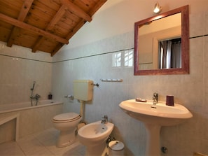 Spiegel, Armatur, Zapfhahn, Sinken, Eigentum, Bad Sink, Gebäude, Badezimmer, Holz, Lila