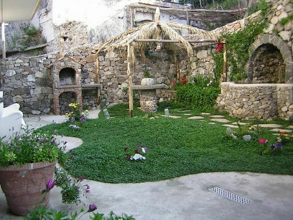Plante, Propriété, Botanique, Bâtiment, Végétation, Herbe, Fleur, Biome, Loisir, Paysage