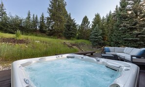 2885 Two Moons hot tub2