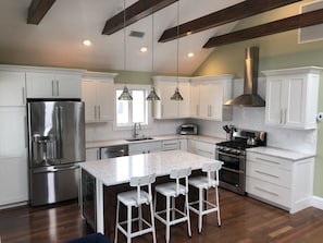 Kitchen and island/stools