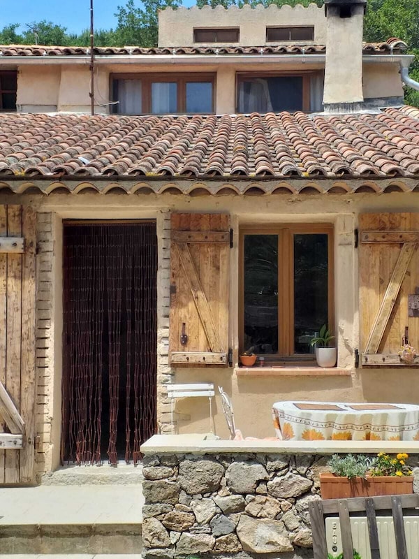 Mazet En Pierre - 4 Personnes - 2 Pièces - 1 Chambre - 60 M² - French Riviera