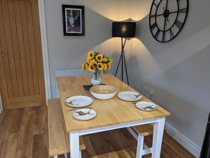 Cosy dining nook - the perfect spot for a meal just for two 