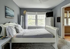 Queen 2nd floor  guest bedroom