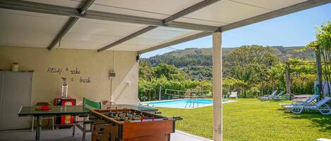 Patio,Spring,Natural landscape,Billiard,Game Room,Garden,Table tennis,Coffee/tea facilities,Kitchen or kitchenette,Lounge or bar,Banquet/Function facilities,Tennis court,Garden view