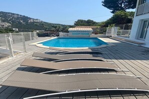 プール