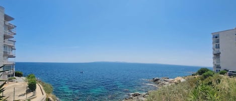 Vista para praia/oceano