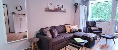 Wohnbereich (Sofa mit Schlaffunktion)