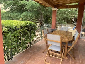 Outdoor dining