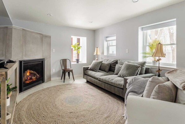 Your 2 bed / 1.5 bath cottage in the heart of Hudson Valley to explore, adventure, and relax!
