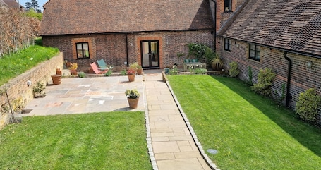Secluded but sunny private garden, secure for pets and children