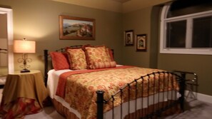 Spacious, upstairs king bedroom (memory foam mattress) with lake view 