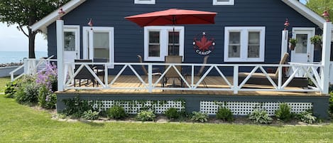 Spacious side deck with incredible views of Lake Erie